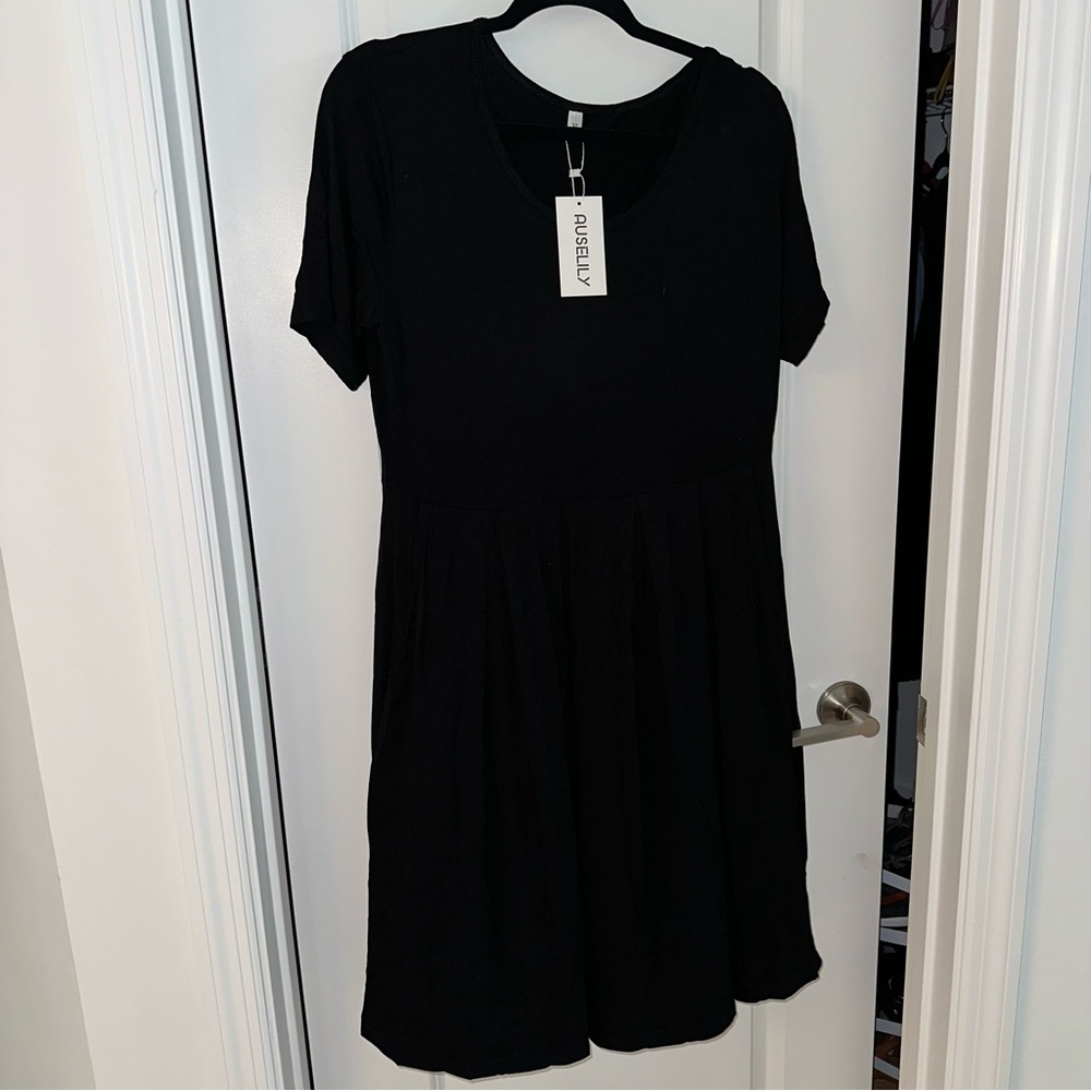 Women's Black Short Sleeve Scoop Neck Dress